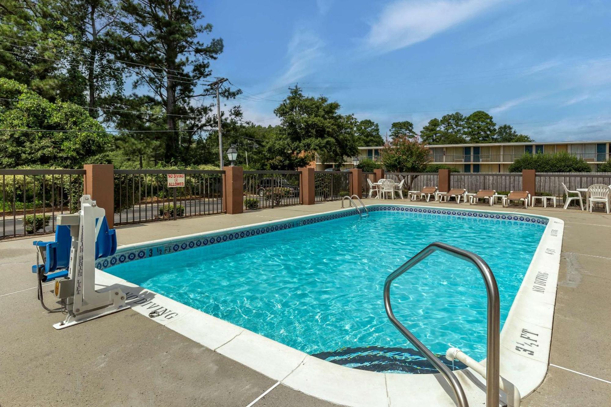 Comfort Inn Laurinburg Exterior photo
